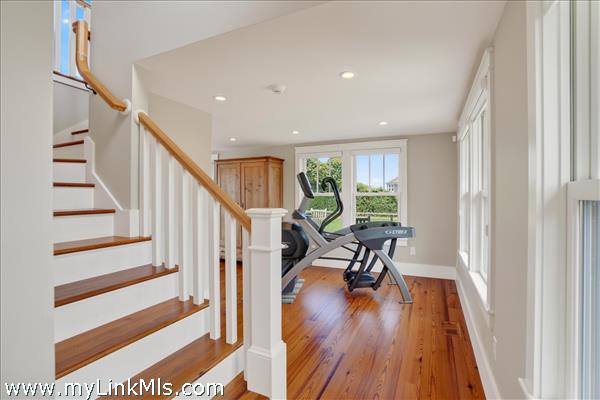 Gracious Staircase
