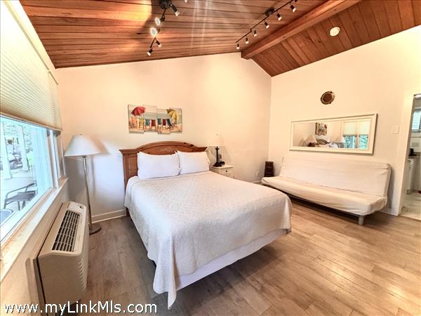 Queen size bed and Queen size Futon