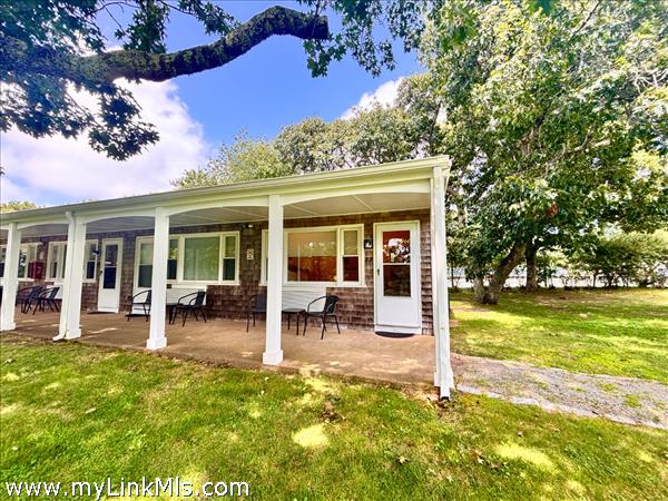 End unit that faces Farm Neck Golf Course