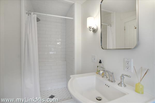 2nd Floor Primary Bathroom