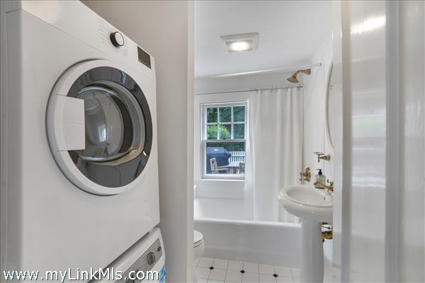 1st floor Back Bathroom