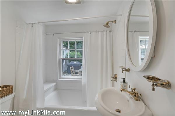 1st floor Back Bathroom