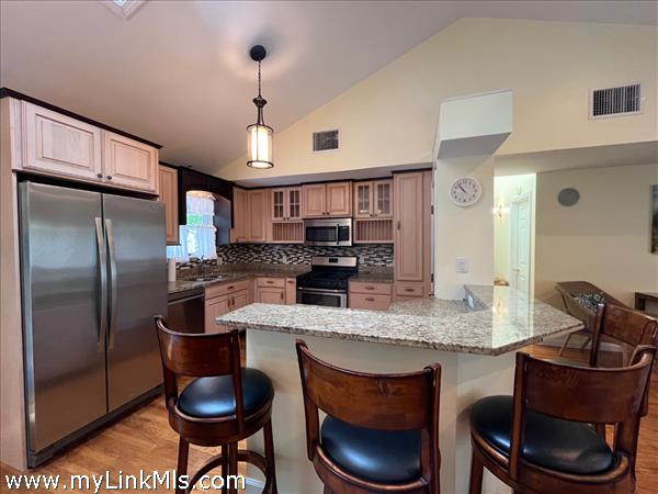 Kitchen with Breakfast Bar