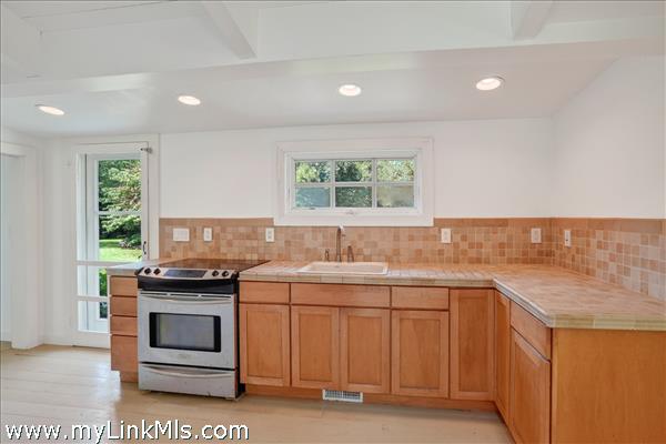 Guest Studio Kitchen