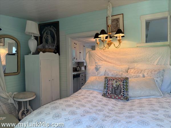 Queen bedroom