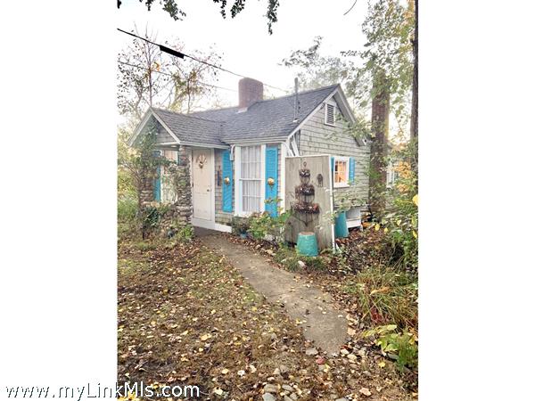 Side Veiw of Cottage