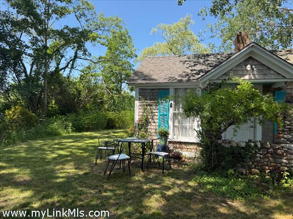 Cottage side