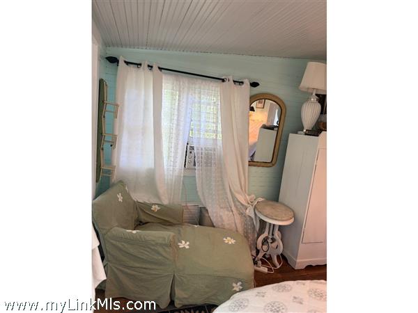Queen bedroom