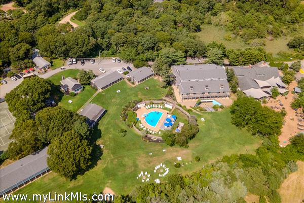 Island inn grounds