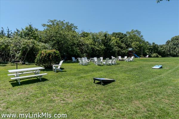 common are for relaxing and lawn games