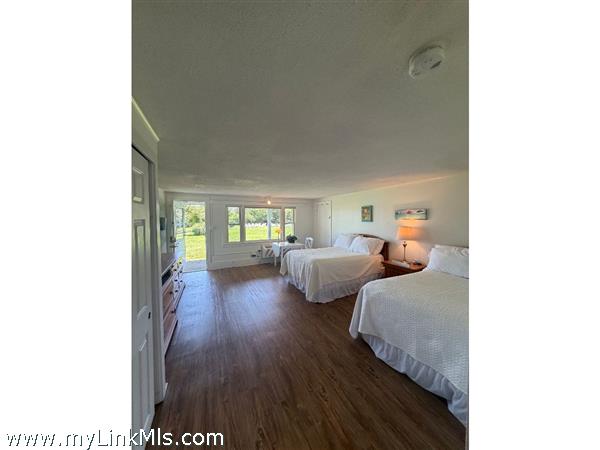 spacious area, bright and roomy