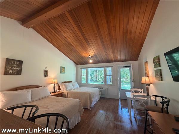 beautiful high wood ceiling and engineered wood flooring, awesome space studio style.