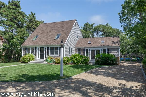 21 Vickers Street, Edgartown