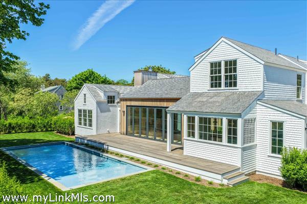 2 Lexington Avenue, Edgartown