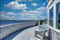 Expansive 2nd level deck.