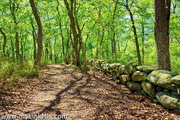 0 North Road/15 Belhaven Way, Chilmark