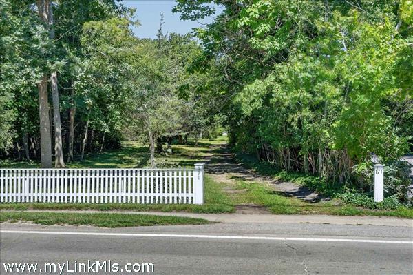 171 Upper Main Street/9 Curtis Lane, Edgartown