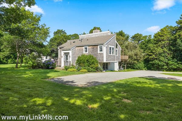 9 Chickawaukee Street, Oak Bluffs