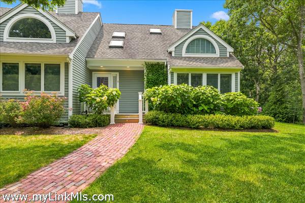 7 Meetinghouse Village Way, Edgartown