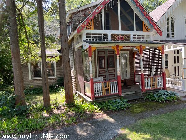 10 Forest Circle, Oak Bluffs