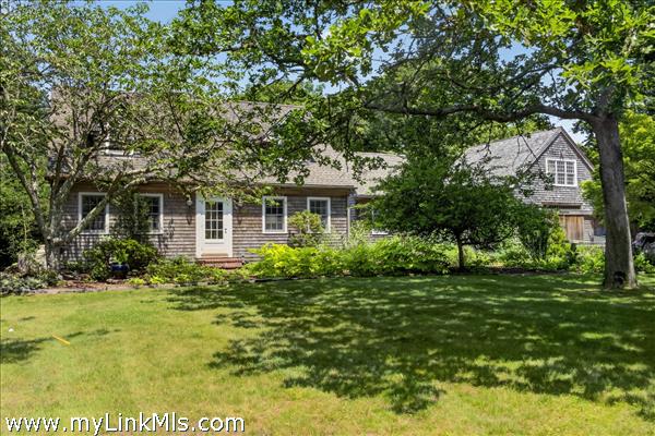 205 Meetinghouse Way, Edgartown