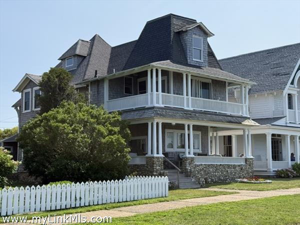 99 Ocean Avenue, Oak Bluffs