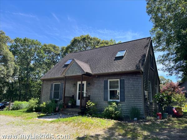323 County Road, Oak Bluffs