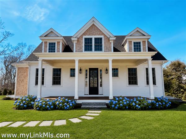 77 Sixth Street North, Edgartown