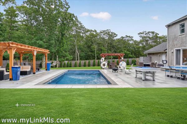 105 Whalers Walk, Edgartown