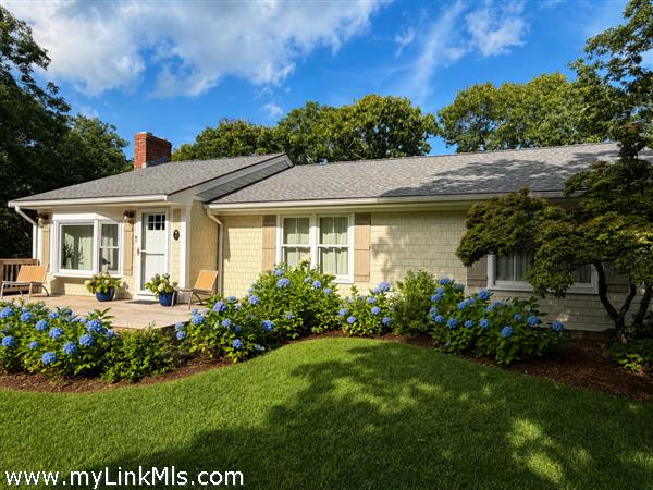 42 Marthas Road, Edgartown